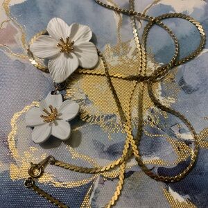 Vintage Double White metal flower pendant on a vintage gold tone necklace